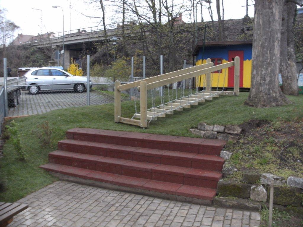 Treppe aus Gummigranulat Blockstufen
