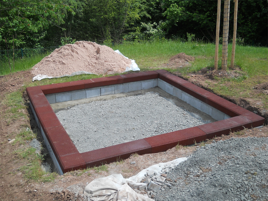 Blockstufen Monage Sandkasten mit Betonumrandung