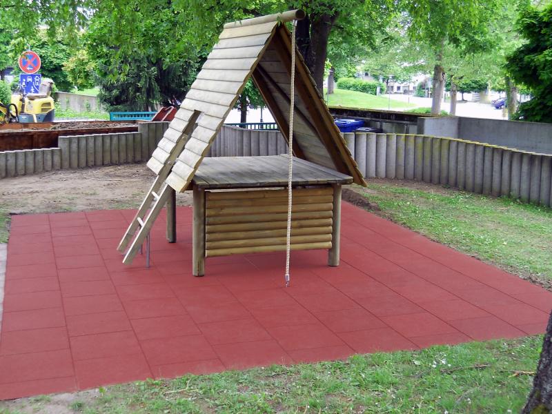 Fallschutzmatten Gummimatten Spielhaus Spielplatz