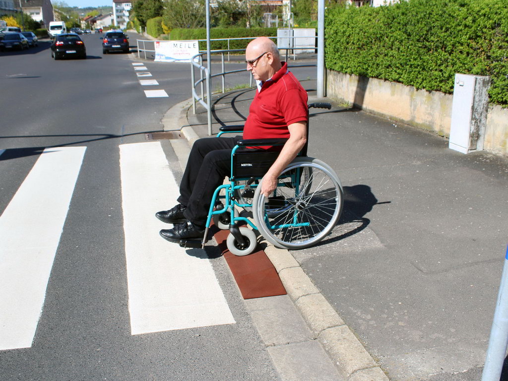 Rollstuhlrampe Überfahrhilfe