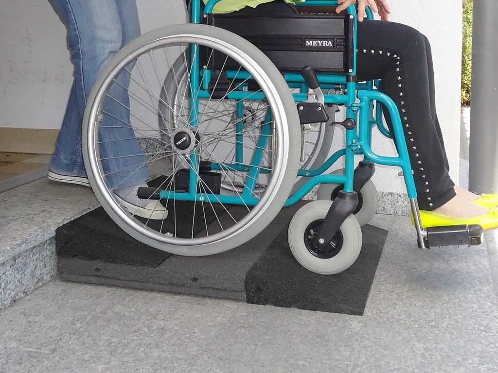 Rolltstuhlrampe Universal Rampe angepasst