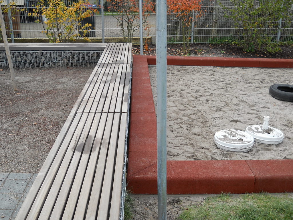 Blockstufen als Sandkasteneinfassung