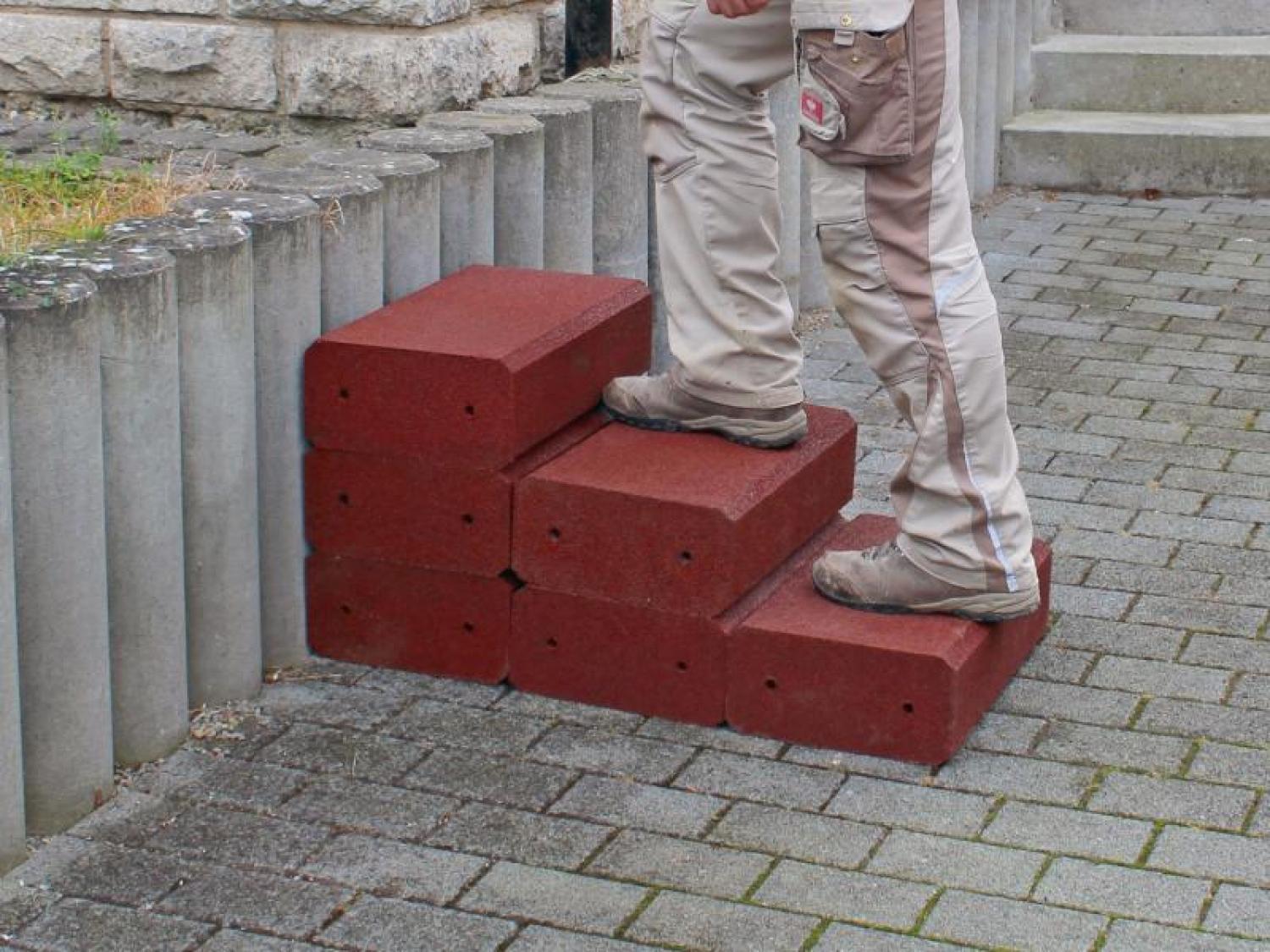 Gartentreppe aus Gummigranulat