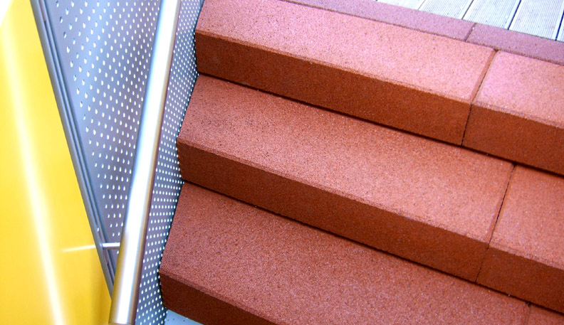 Trittstufe aus Gummigranulat Blockstufe 1000 mm