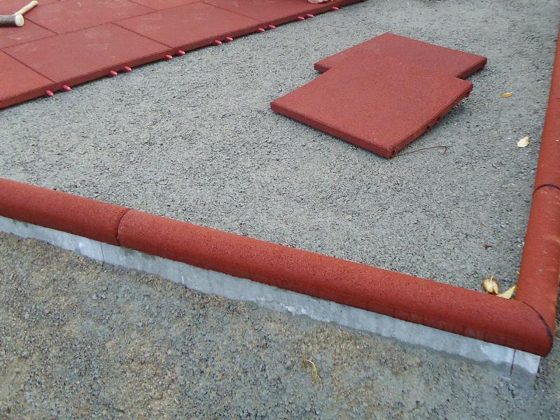 Gummigranulatüberzug für Beton Rabatten Abschluß Fallschutzfläche